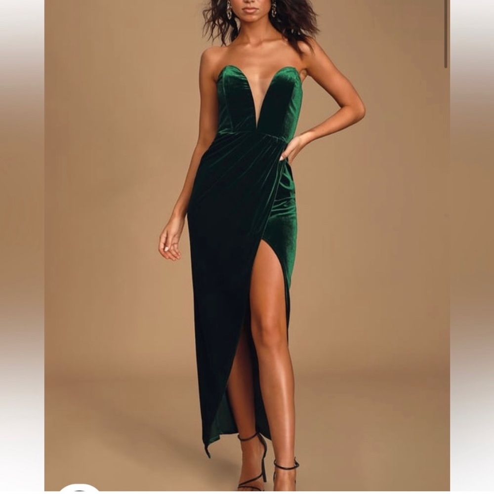 Lulu's Green Velvet V-Neck Special Occasion Maxi Dress Size Medium New with Tags